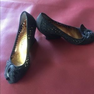 Bronx Women’s Black Leather 3” Wedge feminine